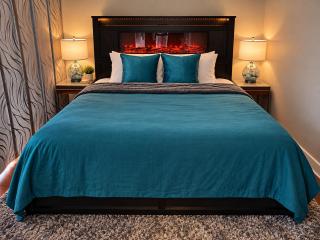 Couples Waterfront Getaway Near Beach And Trails - 1