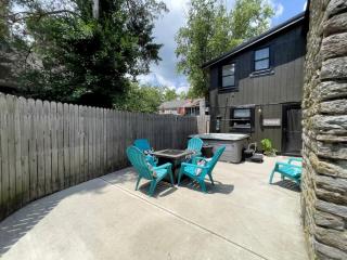 Historic Log Cabin with Hot Tub in Augusta, Kentucky - 5