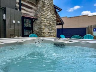 Historic Log Cabin with Hot Tub in Augusta, Kentucky - 3