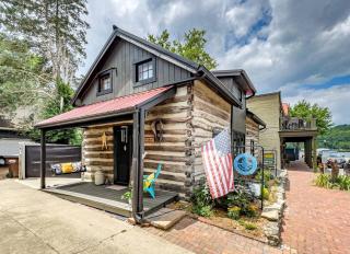 Rustic Pet-Friendly Cabin on Main Street in Augusta, Kentucky - 9