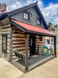 Rustic Pet-Friendly Cabin on Main Street in Augusta, Kentucky - 7
