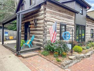 Rustic Pet-Friendly Cabin on Main Street in Augusta, Kentucky - 5