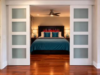 Couples Waterfront Getaway Near Beach And Trails - 2
