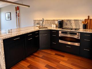 Couples Waterfront Getaway Near Beach And Trails - 4