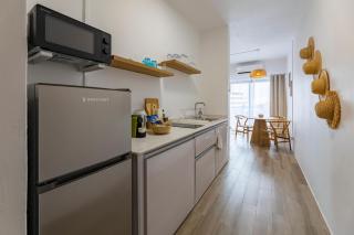 The Coastal Nest, Warm & Modern Studio, Sea View - 7
