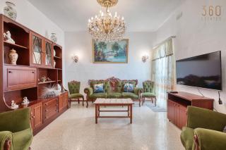3-Bed Maltese Home in Luqa, Mins to the Airport - 1