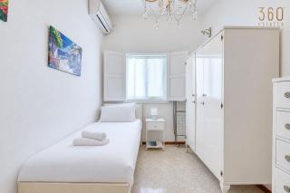 3-Bed Maltese Home in Luqa, Mins to the Airport - 5
