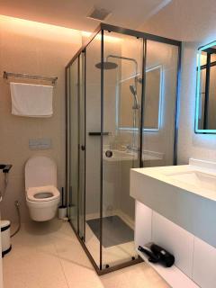 Sunshine Two Bedroom Pool Access Apartment - 1