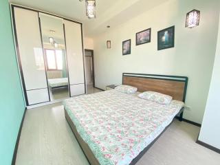 Spacious two-room apartment on Logvinenko - 0