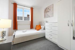 Sleek Gem Home in Houghton le Spring, Sleeps 5 - 6