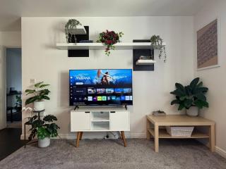AR Guest House - 2-Bed Coach House, Bristol - 9
