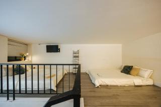 Near railway-Free laundry, dryer & luggage storage - 1