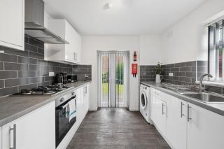 Boundary House - Huyton - Free Parking - 2