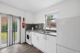 Boundary House - Huyton - Free Parking - 3