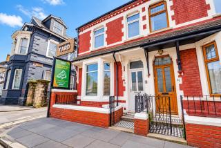 3BR 2Bath Home with Hot Tub Games Room By Stadium with Fast WiFi & Free Parking - 0
