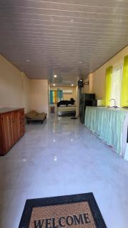 Cozy corner beachfront studio - 0