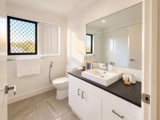 Boondall 3BR Family Home | Long Stay Deals - 8