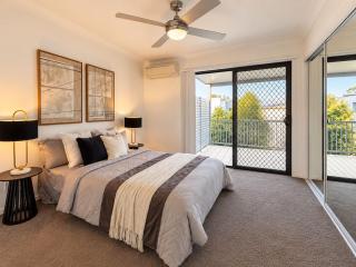 Boondall 3BR Family Home | Long Stay Deals - 3