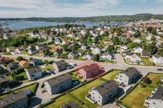 2 Bedroom Apartment in Larvik Near Color Line Ferry & Free Parking - 4