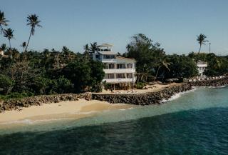 Blue Waves Surf House - Beach Hotel - 0