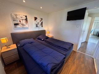 EuroParcs Schoneveld Breskens Chalet Meer und Sonne mit Zaun Haus Nr J253 - 3