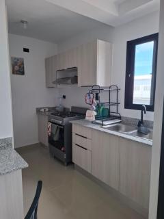 Cozzy Condo- Pool&Gym&free parking-10 min PC beach - 2