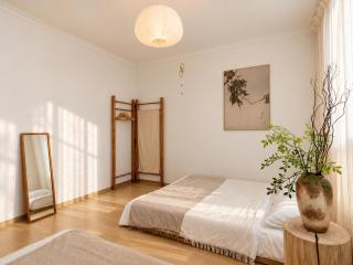 New JAJA Haenggung, SuwonㅣNext to Hwaseong Fortress ㅣ 165 sqm Large SpaceㅣCozy Korean VibeㅣComfortable & Well-keptㅣUp to 16 guestsㅣ2 Free Parkingㅣ2 Bathrooms ㅣ Loved by many guests - 6