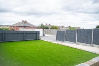 2-Bedroom with Driveway in West Yorkshire - 7