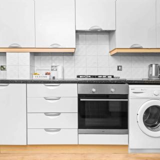 Stylish Three Bedroom House - City Centre - Parking - Garden & Balcony 19LL - 6