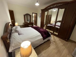 Spacious 3BR Apartment Steps from AUC - Balcony & Parking - 5