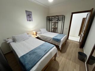 Spacious 3BR Apartment Steps from AUC - Balcony & Parking - 3