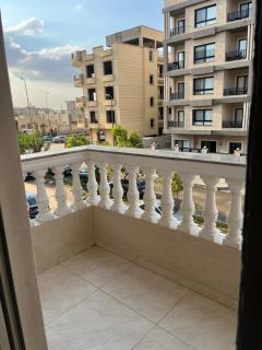 Spacious 3BR Apartment Steps from AUC - Balcony & Parking - 1