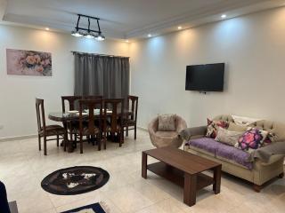 Spacious 3BR Apartment Steps from AUC - Balcony & Parking - 8