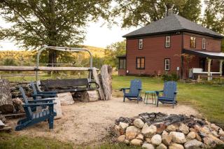 Farmhouse Escape w/Hot Tub, EV Charger, Ski Bar - 7
