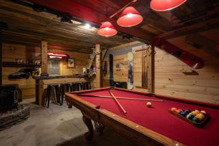Farmhouse Escape w/Hot Tub, EV Charger, Ski Bar - 8