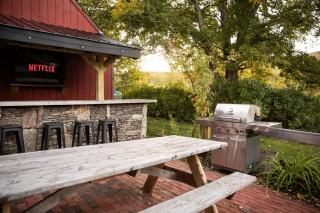 Farmhouse Escape w/Hot Tub, EV Charger, Ski Bar - 6
