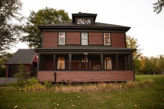 Farmhouse Escape w/Hot Tub, EV Charger, Ski Bar - 5