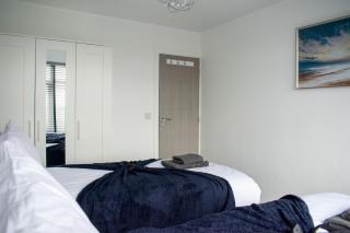 4-Bedroom Modern Home in West Yorkshire - 8