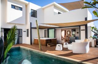 Luxury Villa - Pool, Hot Tub, Home Cinema - 0