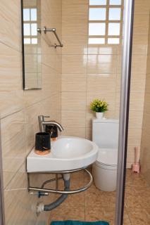 Serene 1BD 1BT Room in Dodowa - 8