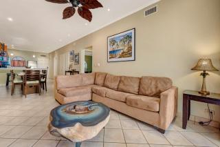 Stunning two-bedroom penthouse with Ocean Views - 2