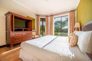 Sunshine Getaway- Lovely Golf Front Villa - 3