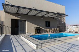 Kings Terminal Penthouse Private Pool and Parking Near Hotels and Beach For 8 Guests - 2