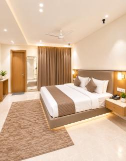 SWIMMlNG POOL HOTEL W CALANGUTE GOA - 6