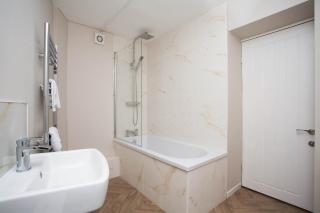 The Old Bank Vacant Nests Spacious 5BR - 6