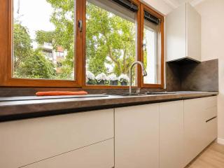 Luxury 3-Bedroom Oasis with Parking near NDK by Flat Manаger - 7