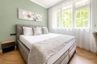 Luxury 3-Bedroom Oasis with Parking near NDK by Flat Manаger - 4