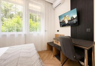 Luxury 3-Bedroom Oasis with Parking near NDK by Flat Manаger - 3