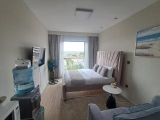 Taurus Lux Staycations-Near Airport with Shuttle Service and Breakfast - 1