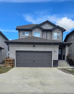 2 Bedroom Basement Suite with Private Entry and free Parking near Costco Regent - 0